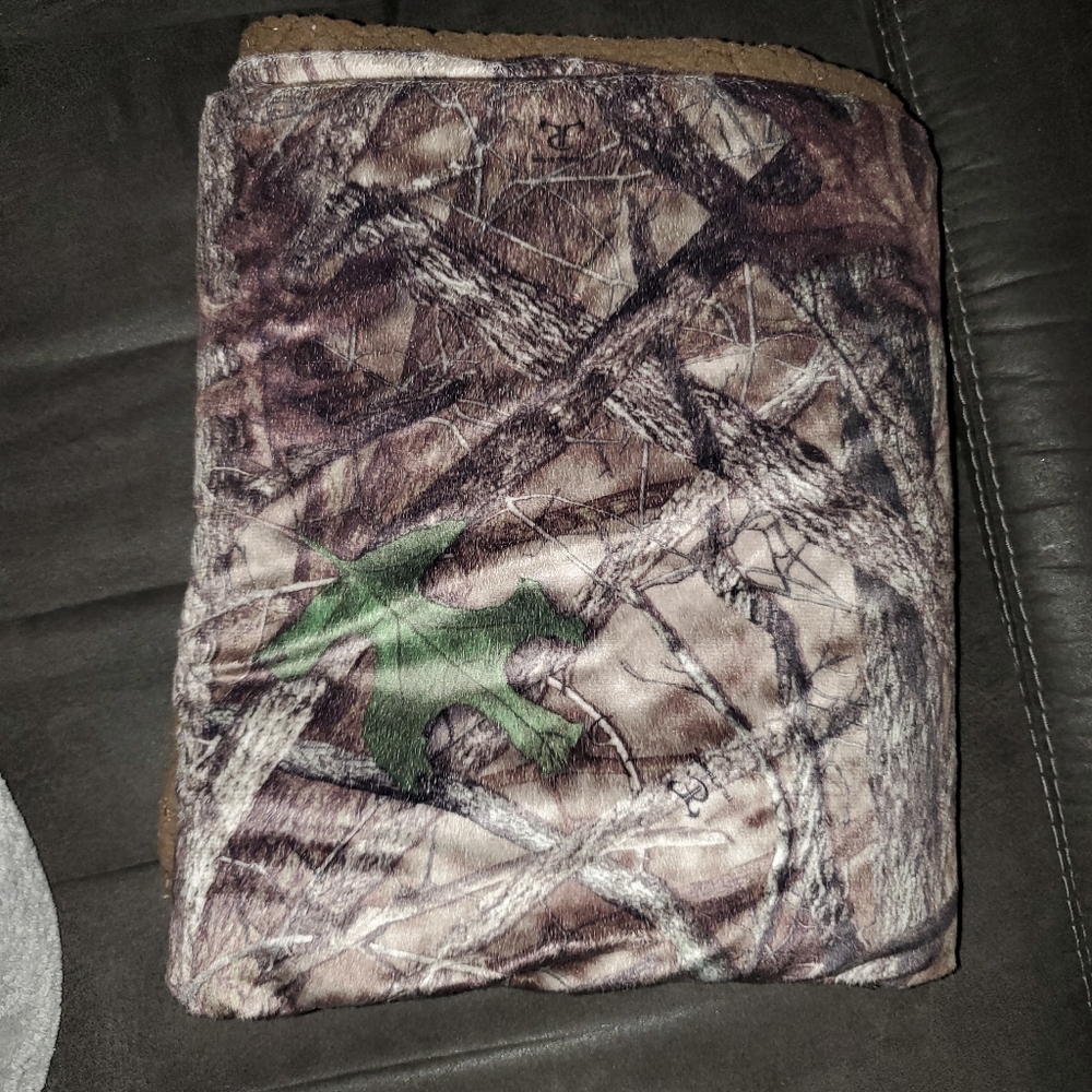 Camo throw